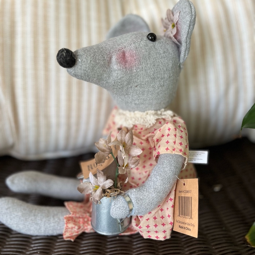 Primitive Mouse Watering Can Garden Mouse‎ Doll By Hearthside Collection - Picture 2 of 7